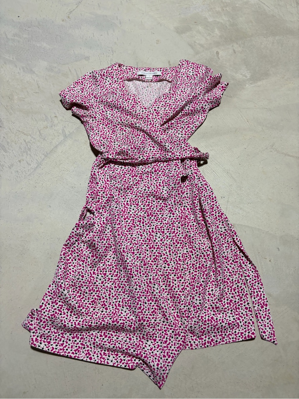 Diane Von furstenberg Women’s Pink Floral Wrap Dress 4
